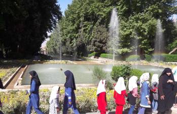 En el país de los míticos Jardínes de Babilonia, Irán, ahora bombardeado por Estados Unidos e Israel, el espacio pública es una joya inadvertida. Fotos: Manuela Botero