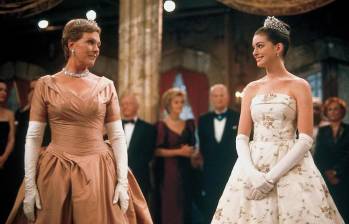 Anne Hathaway y Julie Andrews interpretaron a Mia Thermopolis y la reina Clarisse en ‘El diario de la princesa’. Foto: Disney