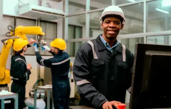 Eficacia ofrece formación técnica en alianza con el Sena para jóvenes interesados en el área comercial. FOTO: Getty