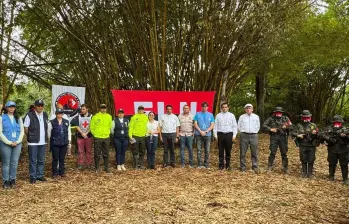 Los agentes de la Dijín Franki Esley Hoyos Murcia y Yordin Fabián Pérez Mendoza fueron liberados por el ELN tras permanecer secuestrados desde julio de 2025 en Arauca. Foto: cortesía 