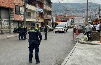 En este punto del barrio Caribe, de Medellín, ocurrió la explosión que dejó dos lesionados. Encontraron evidencias de que era un local donde se fabricaban artefactos. FOTO: CORTESÍA