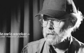Iván Darío decía que por accidente fue a dar a la Emisora Cultura de la Universidad de Antioquia, en 1976. Luego, en 1983 comenzó a programar la música y a realizar trabajo de locución. Foto: Cortesía