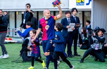 Andrés Iniesta se despidió del público japones, luego de haber llegado en 2018. FOTO: AFP