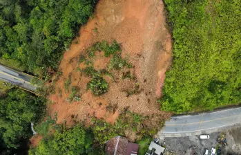 Imagen aérea del deslizamiento caído en la Autopista Medellín–Bogotá. FOTO: Cortesía