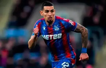 Daniel Muñoz regresaría en el duelo del Crystal Palace frente al Manchester City, el domingo a las 9:00 a.m. FOTO @CPFC