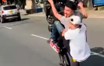 Este es Juancito, el personaje que publica imprudencias en redes y a quien señalan junto a otra persona de un doble hurto. FOTO: Tomada de redes sociales