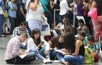 El mercado laboral colombiano registró en marzo de 2026 un aumento de 650 mil personas ocupadas frente al mismo mes de 2025, al pasar de 23,7 millones a 24,3 millones, según el Dane. La expansión se concentra en dos posiciones: trabajo por cuenta propia y empleo particular. FOTO: El Colombiano.