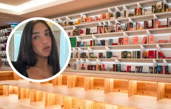 La cantante Dua Lipa inauguró la Biblioteca del Manifiesto (Manifesto Library) en junio de 2026 de forma permanente dentro de la histórica Livraria Lello en Oporto, Portugal. Foto: Redes sociales