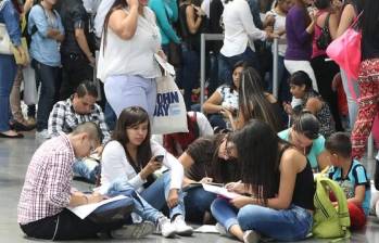 Por ramas de actividad económica, los mayores aportes al empleo en julio vinieron de alojamiento y servicios de comida con 186 mil ocupados más; y transporte y almacenamiento con 172 mil ocupados más. FOTO: El Colombiano.