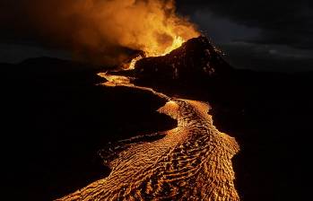 La reciente erupción del volcán Sundhnúkur en la península de Reykjanes subraya la naturaleza impredecible y poderosa de los volcanes islandeses. Foto: GETTY