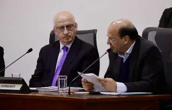 Debate reciente de control político Comisión Cuarta de la Cámara sobre las tasas de interés. En la foto: Leonardo Villar, gerente del Banco de la República; y Germán Ávila, ministro de Hacienda. FOTO: Banrep.