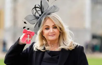 En 2023 Bonnie Tyler fue reconocida por el Rey Carlos III como integrante del la Orden del Imperio Británico. FOTO AFP