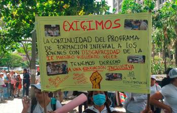 Los padres y allegados piden que se les asegure la continuidad de la formación en la institución. FOTO CORTESÍA