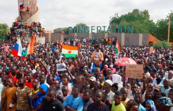 Ciudadanos de Níger apoyando el reciente golpe de Estado propiciado por el Consejo Nacional de Salvaguardia de la Patria. Foto: Getty. 