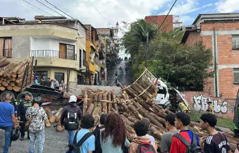 Así quedó el vehículo tras el incidente vial. FOTO: Cortesía Denuncias Antioquia.