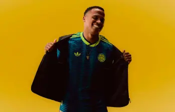 Jhon Arias con la camiseta nueva de la Selección. FOTO FCF Y ADIDAS