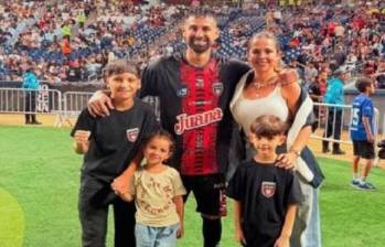 El futbolista argentino Lucas Trejo y su familia después de un partido de la liga venezolana. FOTO REDES SOCIALES