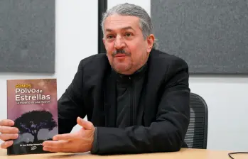 El médico Juan Rodrigo Moreno Restrepo es el autor del libro Somos polvo de estrellas. La muerte es una ilusión. FOTO juan pablo estrada