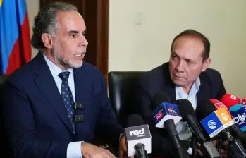 El ministro del Interior, Armando Benedetti; y el ministro de Trabajo, Antonio Sanguino. FOTO: Cortesía Ministerio del Trabajo