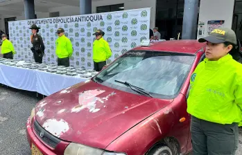 Carro donde transportaban 50 kilos de cocaína. FOTO: CORTESÍA POLICÍA