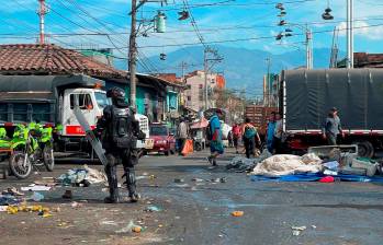 Desde las primeras horas de este lunes iniciaron los operativos contra los habitantes de calle en este sector del centro de Medellín. FOTO: CORTESÍA