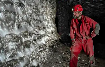 En esta telaraña gigante fue construida por más de 100.000 arañas. Foto Urak / Subterranean Biology.