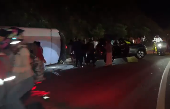 Accidente con bus que se volcó en La Vega, Cundinamarca. Foto: captura de video Gobernación de Cundinamarca