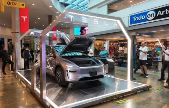 Tesla abre en Medellín con la apertura oficial del centro de experiencia en El Tesoro. FOTO: Miguel Alguero