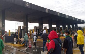 El grupo llamado “Congreso de los Pueblos” se manifestó en el peaje del corredor Bogotá-Facatativá por el “control privado e injusto de las vías y el transporte en Colombia”. FOTO: @CPueblos_Col