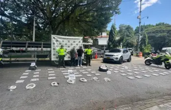 Tras el hallazgo, los dos ocupantes de los vehículos fueron capturados y quedaron a disposición de las autoridades judiciales. FOTO: Policía.