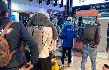 Las nueve personas del vecino país fueron deportadas con cumplimiento de todo el protocolo de respeto por sus derechos. FOTO TOMADA DE X
