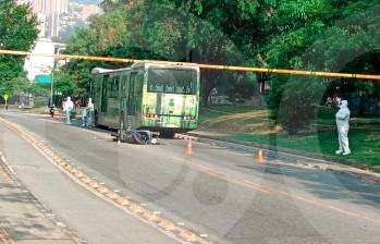 El accidente provocó el cierre del corredor que conecta a la Terminal del Norte con la avenida 80 y la vía al túnel de Occidente, en las afueras del ITM, en el barrio Pilarica. FOTO: Cortesía