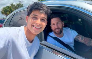 Lionel Messi aceptó el beso del fanático de buena manera. FOTO CAPTURA DE PANTALLA TIKTOK Fabiandhers