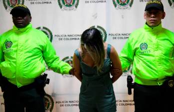 La sospechosa es una mujer de 37 años que fue capturada en inmediaciones del barrio Enciso de Medellín. FOTO: Cortesía Policía Meval