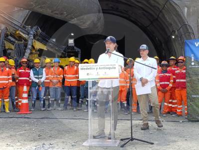 Medellín y Antioquia terminarán tramo de la vía al mar que la Nación dejó tirado