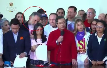 El ministro del Interior, Armando Benedetti, acompañó al presidente Gustavo Petro en la radicación de la consulta popular en el Congreso. FOTO: Colprensa