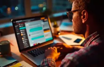 LinkedIn advierte sobre el aumento de ofertas de trabajo falsas creadas con inteligencia artificial. FOTO: GETTY
