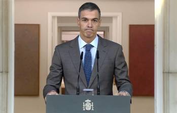 El presidente del Gobierno de España, Pedro Sánchez, anunció elecciones generales anticipadas para el próximo 29 de noviembre tras la derrota de sus medidas de emergencia sobre vivienda. FOTO: AFP. 