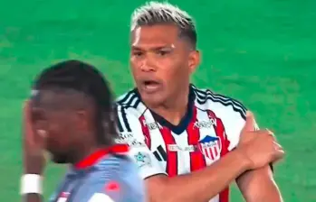 Imagen del momento en que Teófilo insulta a Hugo Rodallega. FOTO PANTALLAZO TOMADO DE LA TRANSMISIÓN DE WIN SPORTS