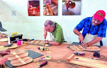 El Museo de Arqueología y Arte del municipio y su Escuela de Artes y Oficios (Maja) graduaron a la primera cohorte de maestros lutiers y busca fortalecer los emprendimientos culturales del Suroeste. FOTO cortesía