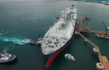 Unidad flotante de la planta regasificadora SPEC. FOTO COLPRENSA