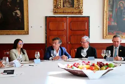 Los participantes instaron a rechazar todo tipo de violencia “como forma de resolver los conflictos políticos y sociales”. FOTO: PRESIDENCIA