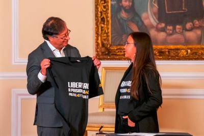 La alta consejera para la juventud, Gabriela Posso, y el presidente Gustavo Petro. FOTO: CORTESÍA