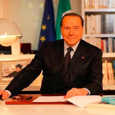 Su carrera como ministro de Italia, estuvo plagada de escándalos políticos y sexuales. Foto: Tomada del Twitter de @berlusconi. 