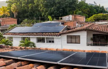 Comunidad energética en Laureles (Medellín) permite a usuarios acceder a energía solar compartida sin instalar paneles, reduciendo costos en la factura eléctrica. FOTO suministrada por BCK