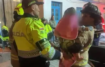 Las autoridades tuvieron que intervenir luego de que los padres de un menor dejaran a su bebé solo dentro de un vehículo en Bogotá. FOTO: ALCALDÍA DE BOGOTÁ