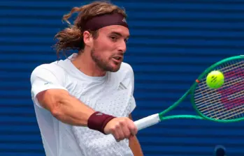 Stefanos Tsitsipas, uno de los últimos exponentes del revés a una mano, quedó eliminado del US Open y puso fin a una histórica racha. FOTO GETTY