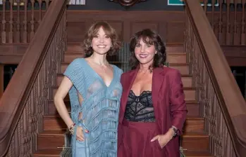 Carolina Gómez y Paola Turbay fueron virreinas de universales de belleza. FOTO: Cortesía Caracol Televisión
