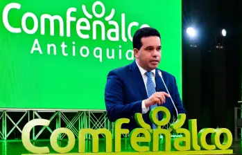 Las acusaciones contra Carlos Andrés Trujillo por Comfenalco Antioquia se sostienen en denuncias de sindicatos, respaldadas por algunas voces gremiales, que advierten una eventual injerencia política en la caja. FOTO: Senado y El Colombiano.