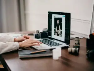 El trabajo remoto ha abierto nuevas oportunidades para madres cabeza de hogar, jóvenes sin experiencia y profesionales que buscan flexibilidad laboral. FOTO: GETTY